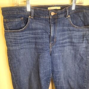 Classic Levi's Denim Jeans.       Size 33